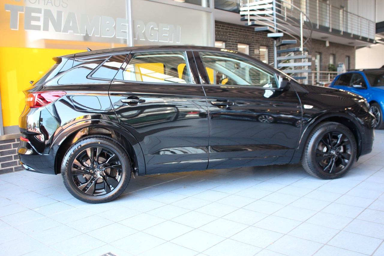 Opel Grandland 1.2 Turbo GS Line LED Kamera Sitzheiz. - Mobil SUV: gambar 3 Opel Grandland 1.2 Turbo GS Line LED Kamera Sitzheiz. - Mobil SUV: gambar 3