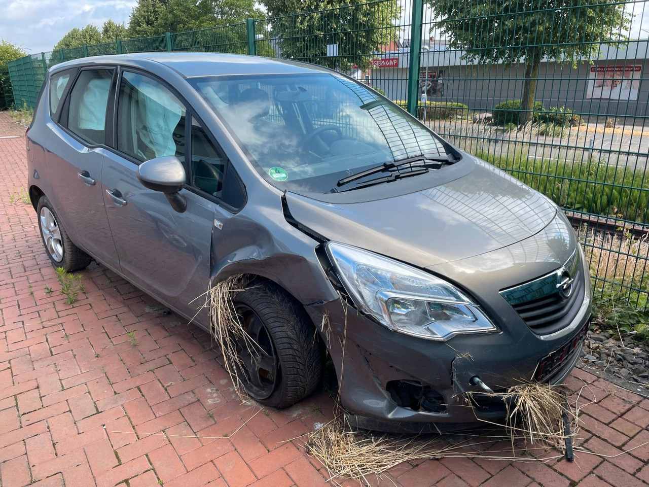 Opel Meriva B Edition - Van penumpang: gambar 1 Opel Meriva B Edition - Van penumpang: gambar 1
