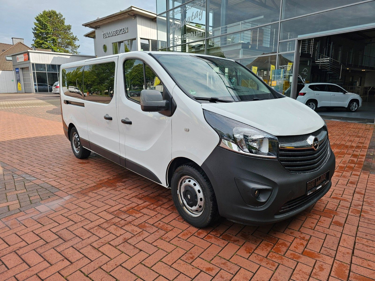 Opel Vivaro B Combi Bus L2H1 2,9t AHK - Van penumpang: gambar 1 Opel Vivaro B Combi Bus L2H1 2,9t AHK - Van penumpang: gambar 1