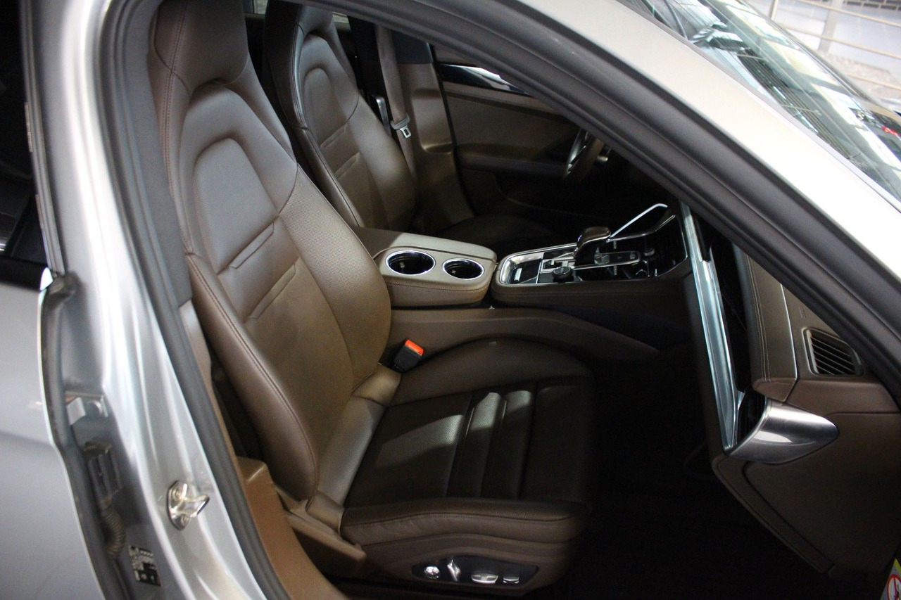 Mobil sedan Porsche Panamera 4S Diesel PDK Kamera LED DAB Bose 21": gambar 8
