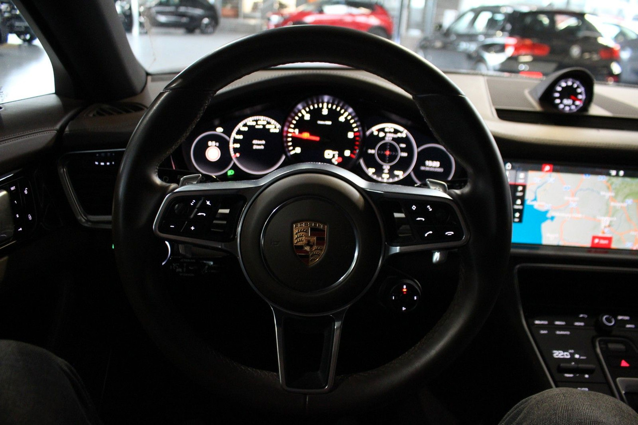 Mobil sedan Porsche Panamera 4S Diesel PDK Kamera LED DAB Bose 21": gambar 14