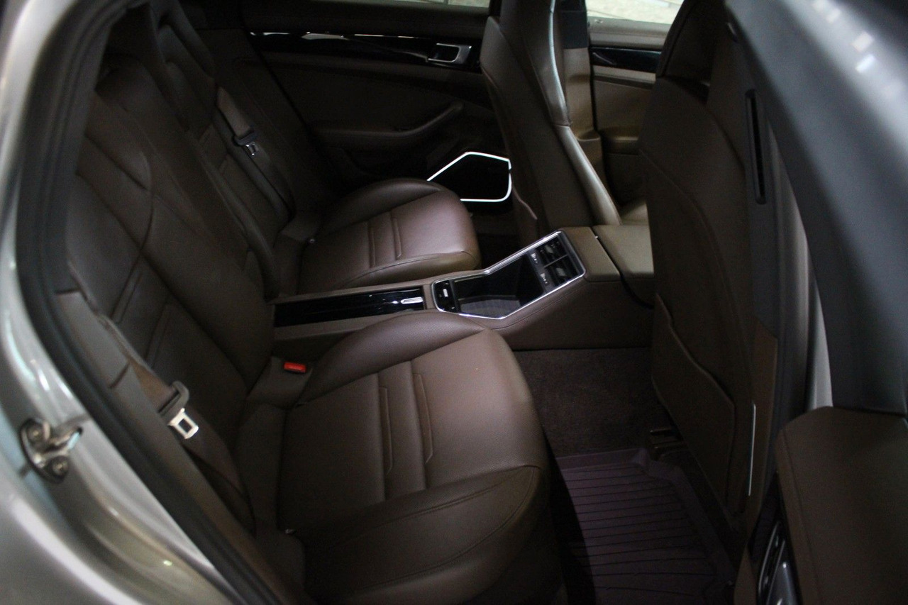 Mobil sedan Porsche Panamera 4S Diesel PDK Kamera LED DAB Bose 21": gambar 10
