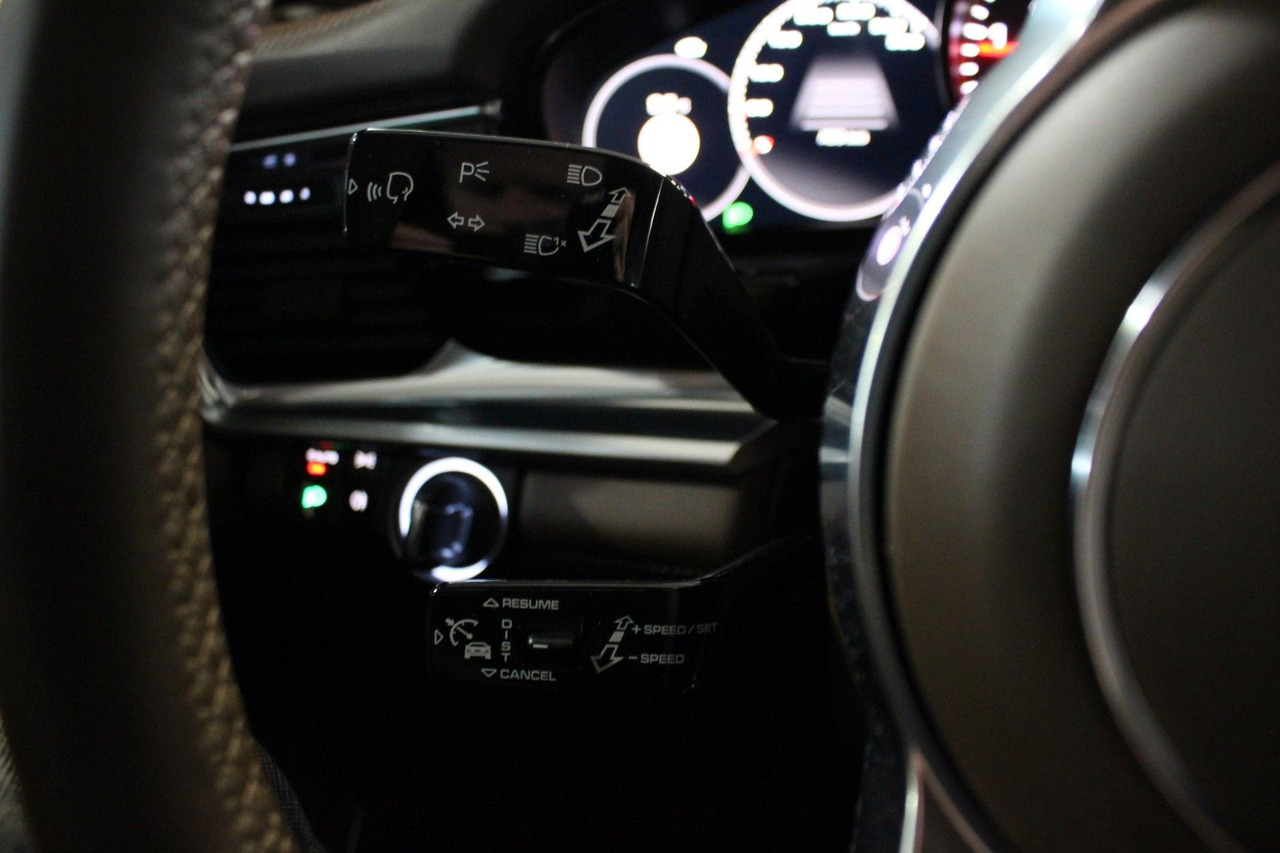 Mobil sedan Porsche Panamera 4S Diesel PDK Kamera LED DAB Bose 21": gambar 18