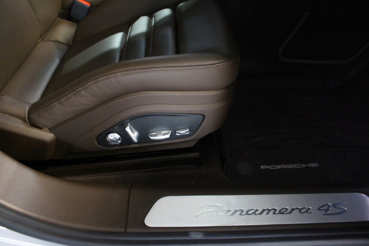 Mobil sedan Porsche Panamera 4S Diesel PDK Kamera LED DAB Bose 21": gambar 9