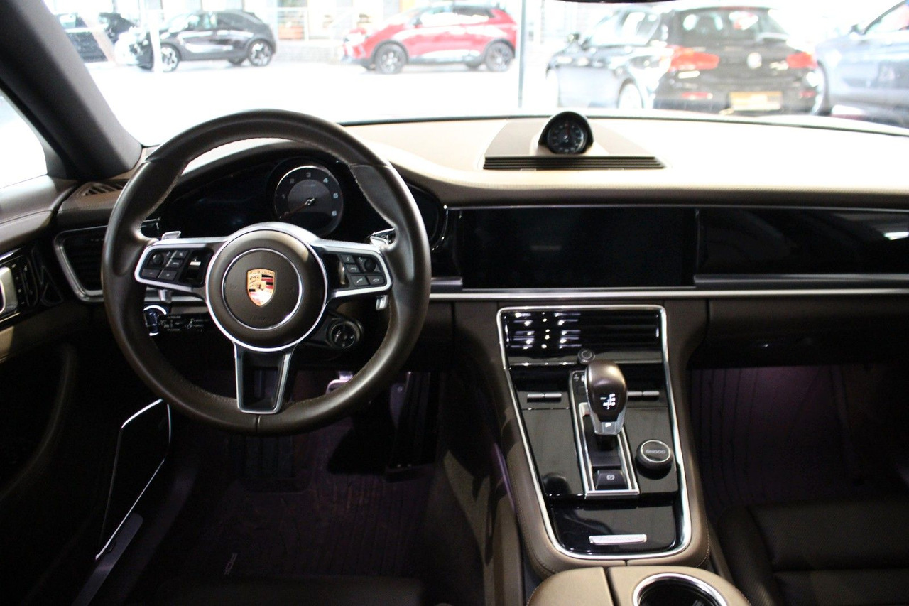 Mobil sedan Porsche Panamera 4S Diesel PDK Kamera LED DAB Bose 21": gambar 12