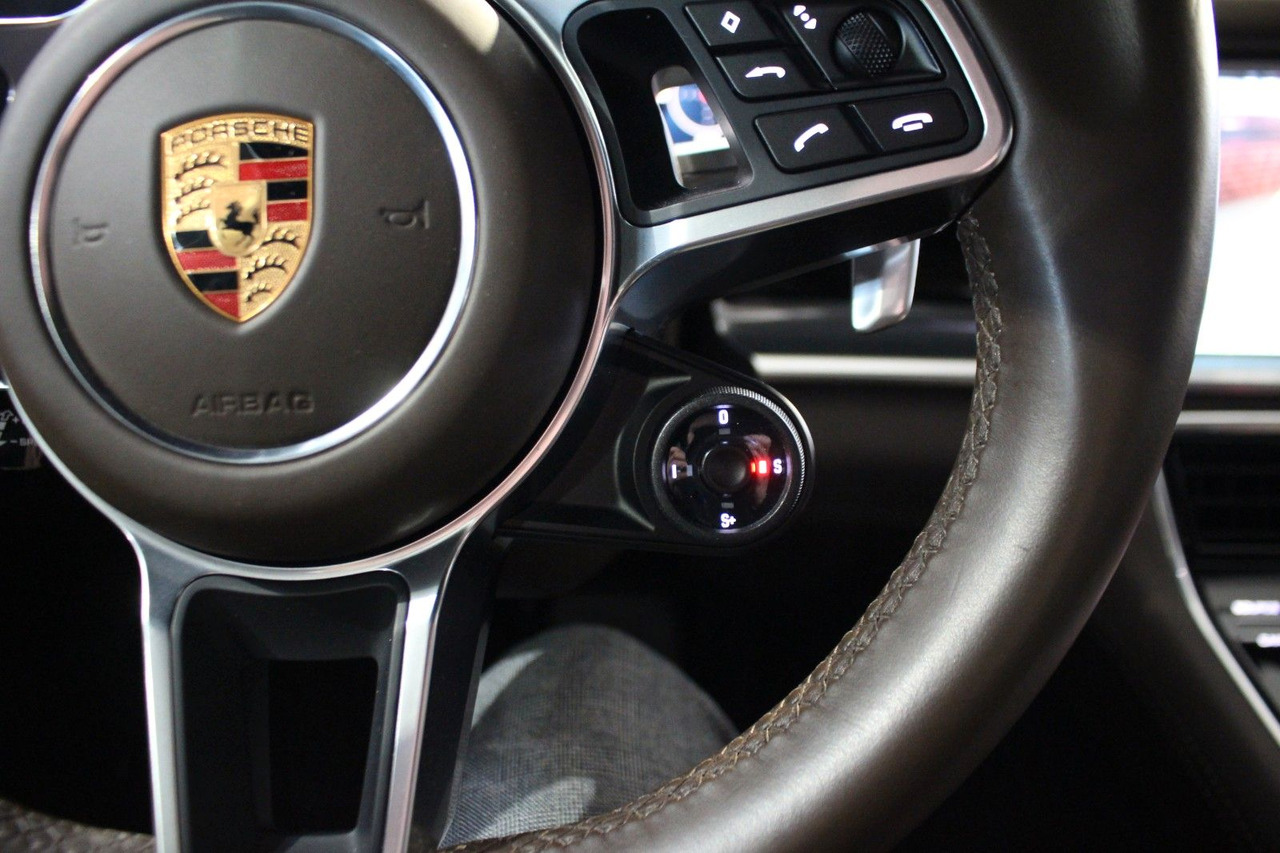 Mobil sedan Porsche Panamera 4S Diesel PDK Kamera LED DAB Bose 21": gambar 16