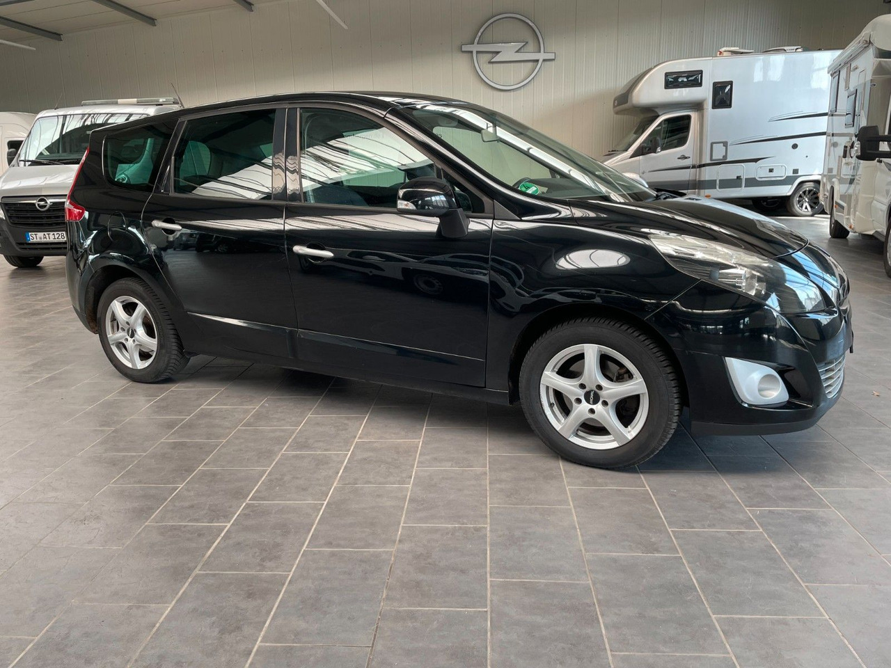 Renault Scenic III Grand BOSE Edition AHK - Van penumpang: gambar 2 Renault Scenic III Grand BOSE Edition AHK - Van penumpang: gambar 2