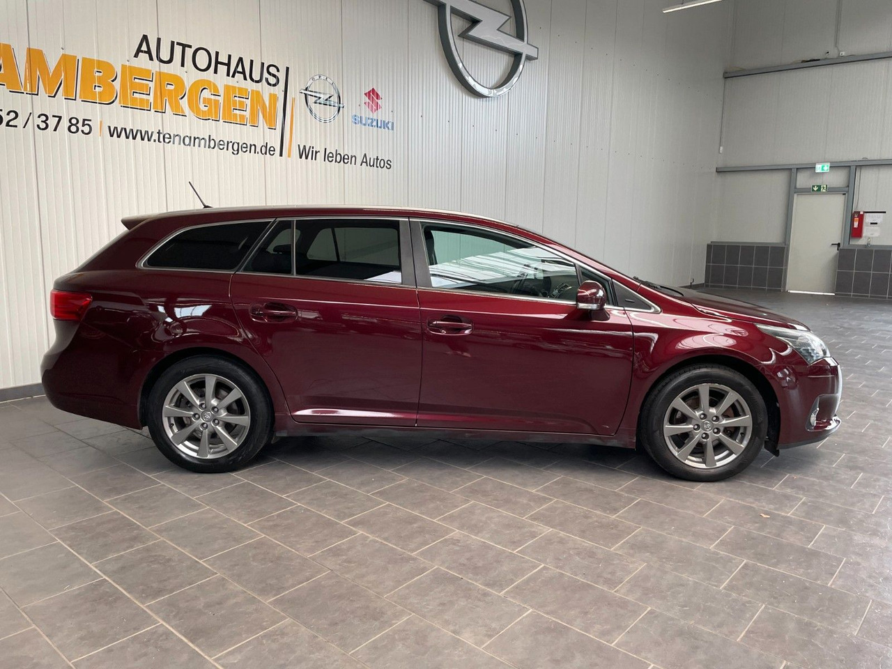 Toyota Avensis Kombi Executive AHK/ 8-Fach Bereift - Station wagon: gambar 2 Toyota Avensis Kombi Executive AHK/ 8-Fach Bereift - Station wagon: gambar 2
