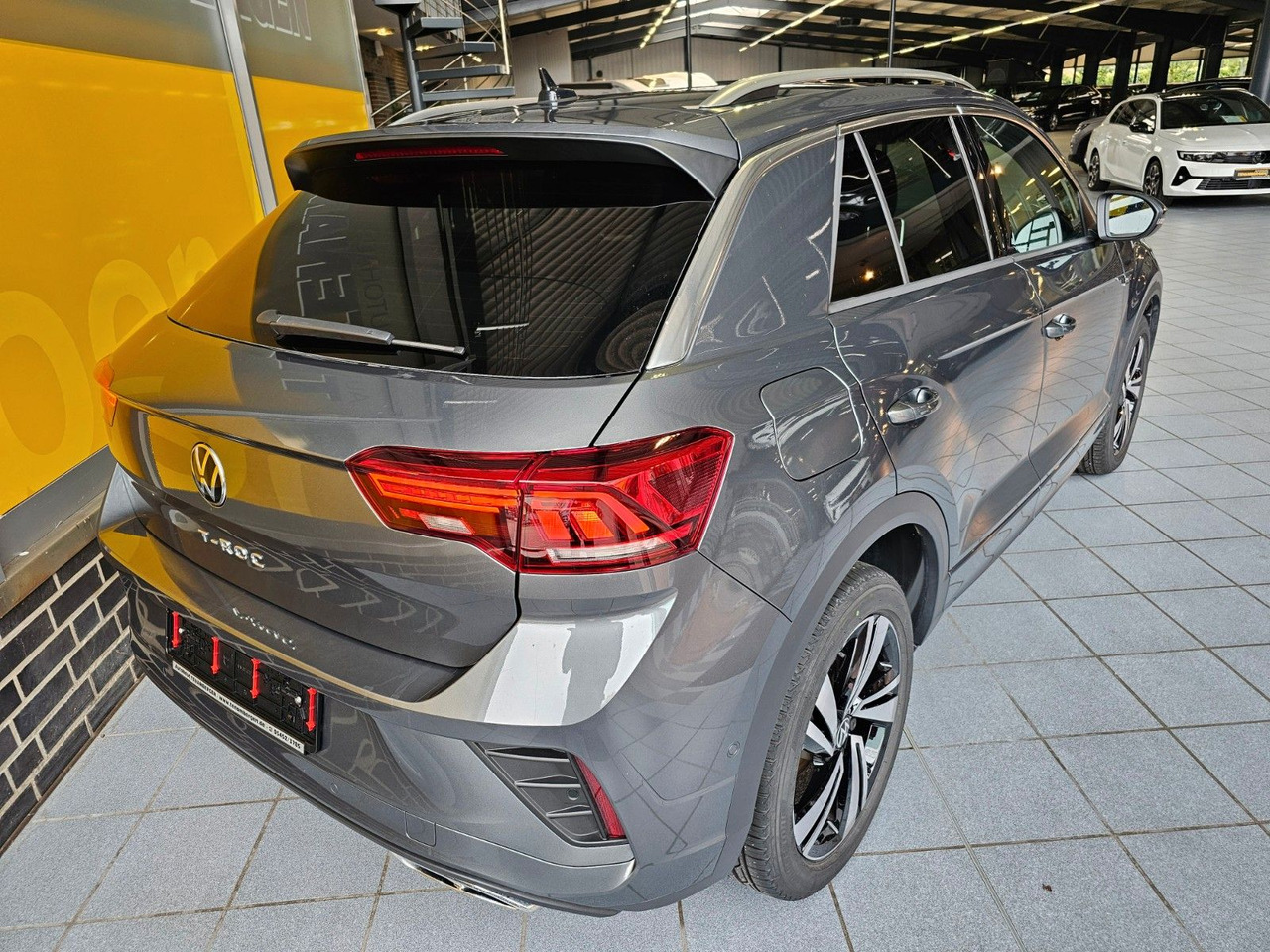 Volkswagen T-Roc R-Line eHeckklappe SHZ LED - Mobil SUV: gambar 4 Volkswagen T-Roc R-Line eHeckklappe SHZ LED - Mobil SUV: gambar 4