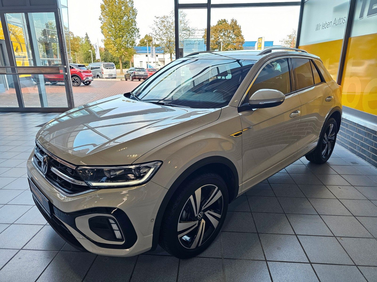Volkswagen T-Roc R-Line eHeckklappe SHZ LED - Mobil SUV: gambar 2 Volkswagen T-Roc R-Line eHeckklappe SHZ LED - Mobil SUV: gambar 2