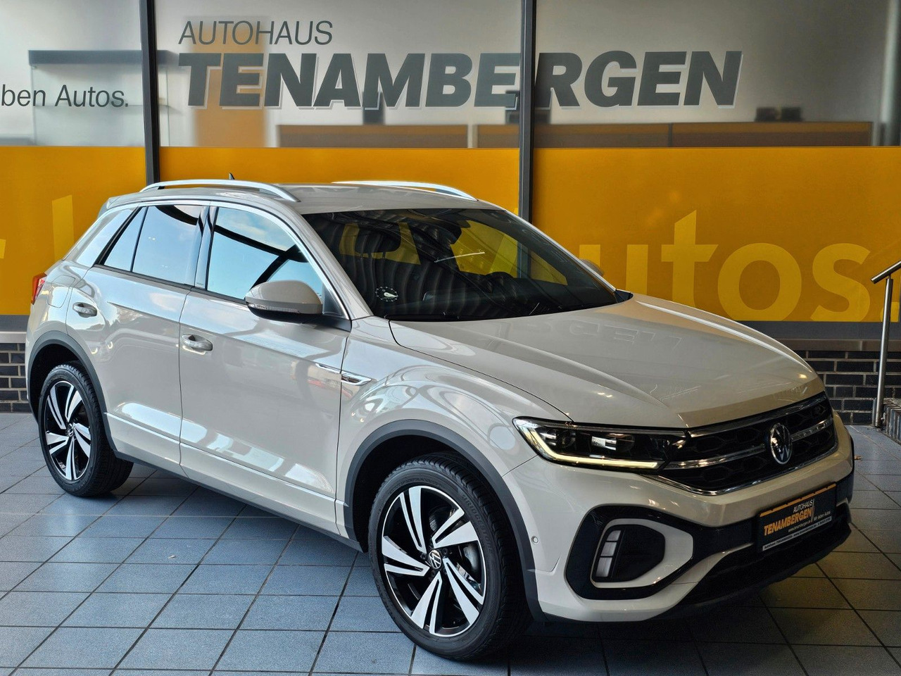 Volkswagen T-Roc R-Line eHeckklappe SHZ LED - Mobil SUV: gambar 1 Volkswagen T-Roc R-Line eHeckklappe SHZ LED - Mobil SUV: gambar 1
