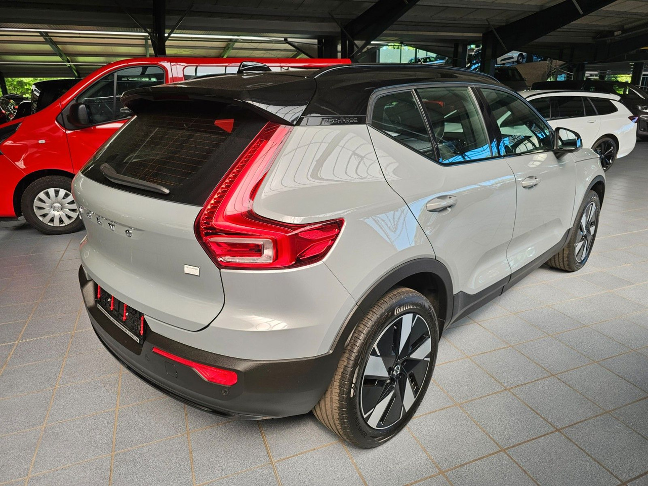 Volvo XC 40 Plus Recharge Pure Electric 2WD - Mobil SUV: gambar 3 Volvo XC 40 Plus Recharge Pure Electric 2WD - Mobil SUV: gambar 3