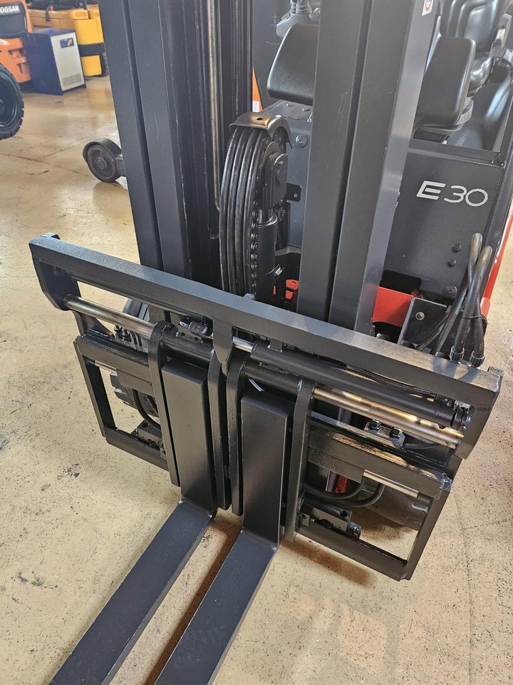 LINDE E30 - Forklift listrik: gambar 4 LINDE E30 - Forklift listrik: gambar 4