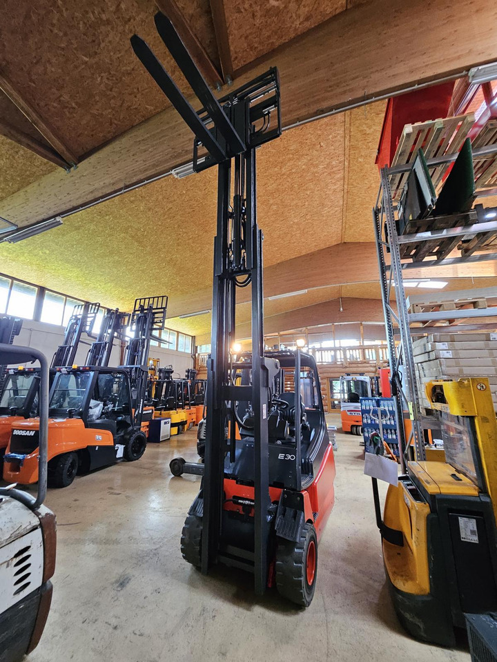 LINDE E30 - Forklift listrik: gambar 5 LINDE E30 - Forklift listrik: gambar 5