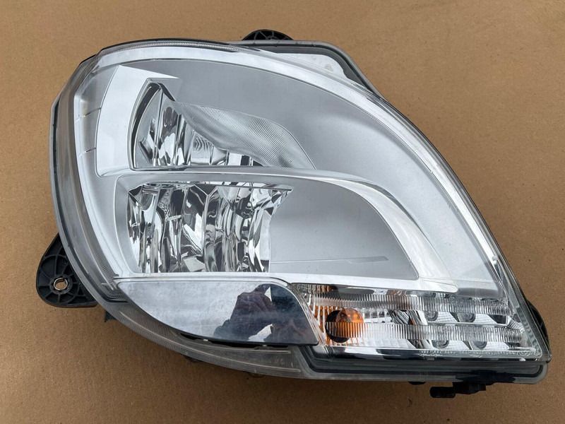 DAF XF106 - Lampu depan: gambar 1 DAF XF106 - Lampu depan: gambar 1