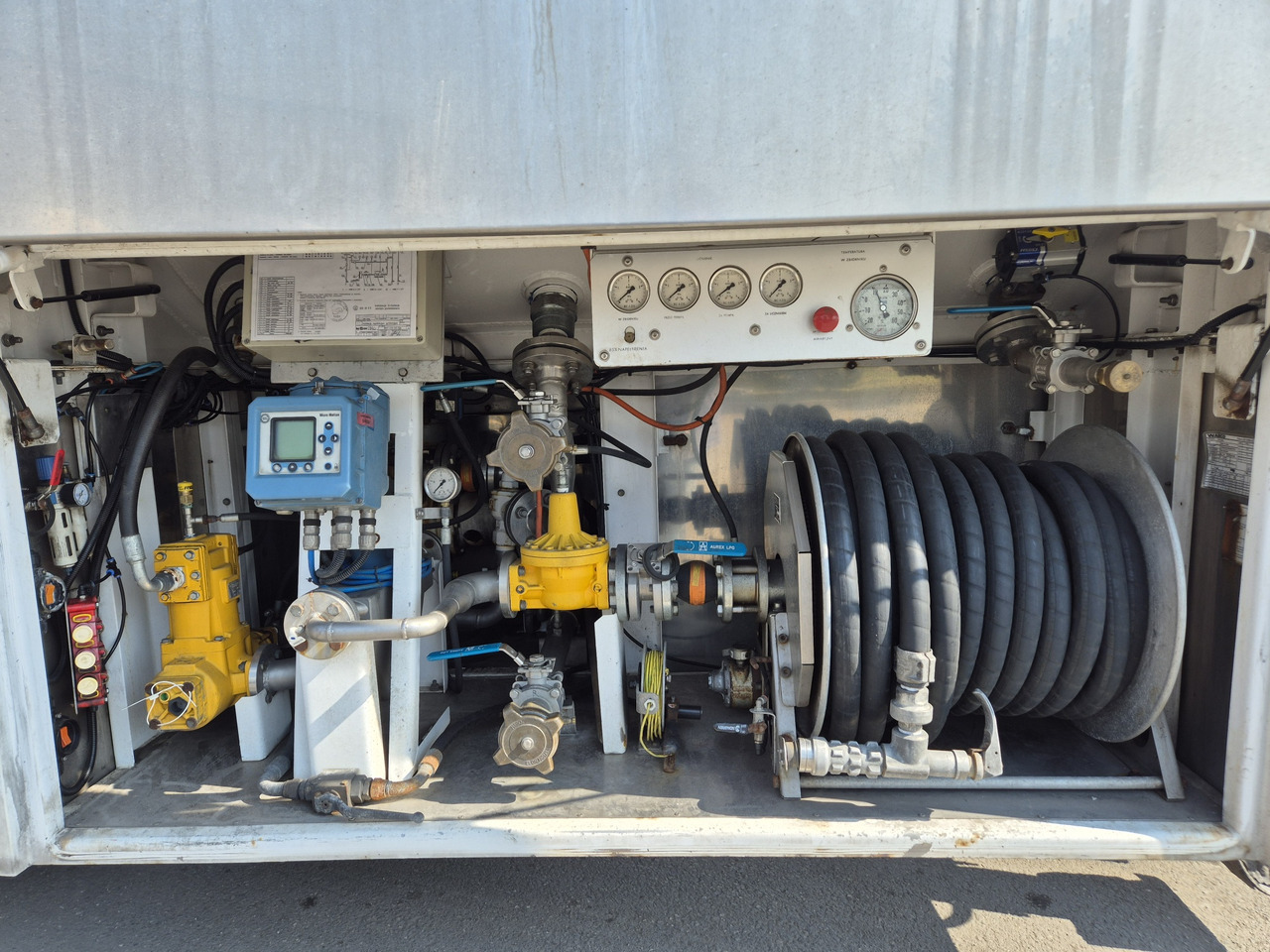 BC-LDS NCG-48/ EMERSON/ LPG/ PROPANE - Semi-trailer tangki: gambar 3 BC-LDS NCG-48/ EMERSON/ LPG/ PROPANE - Semi-trailer tangki: gambar 3