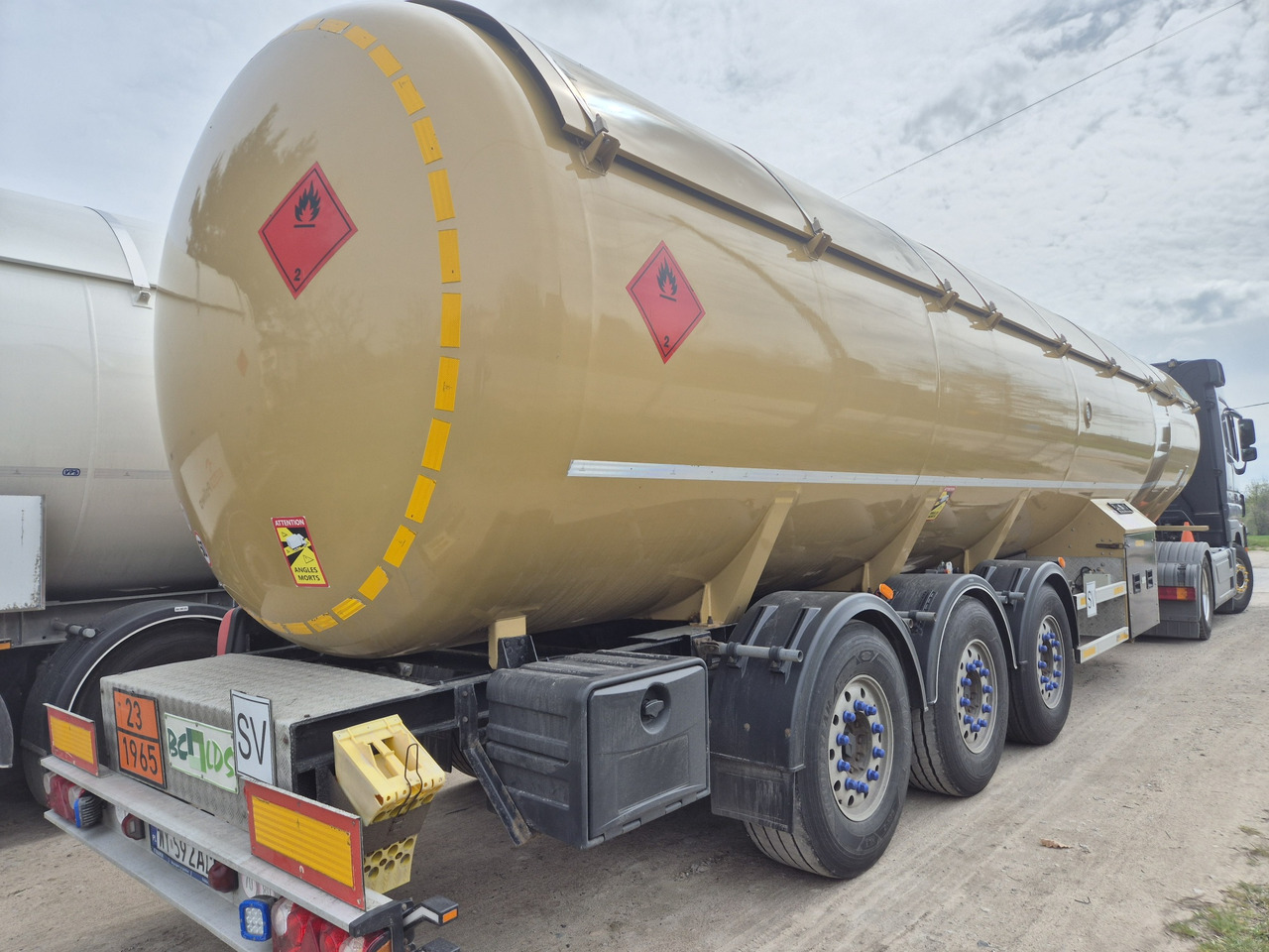 BC-LDS NCG-50 /LPG/ GPL/ PROPANE/ Mercedes axels - Semi-trailer tangki: gambar 2 BC-LDS NCG-50 /LPG/ GPL/ PROPANE/ Mercedes axels - Semi-trailer tangki: gambar 2