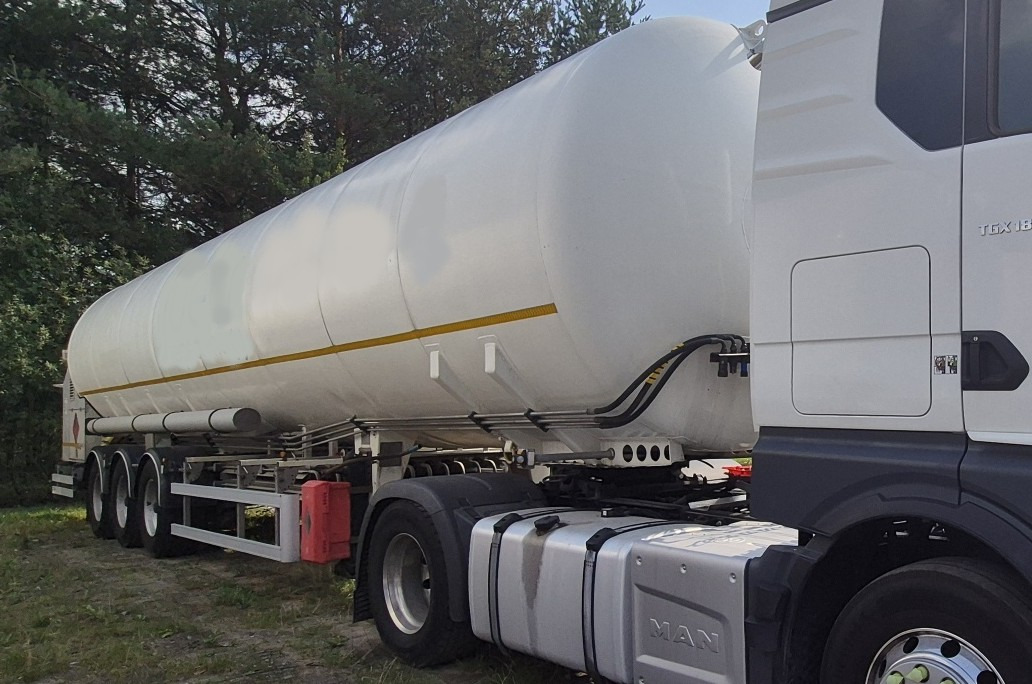 ISISAN LNG/ UN 1972  methane refrigerated liquefied, natural gas - Semi-trailer tangki: gambar 1 ISISAN LNG/ UN 1972  methane refrigerated liquefied, natural gas - Semi-trailer tangki: gambar 1