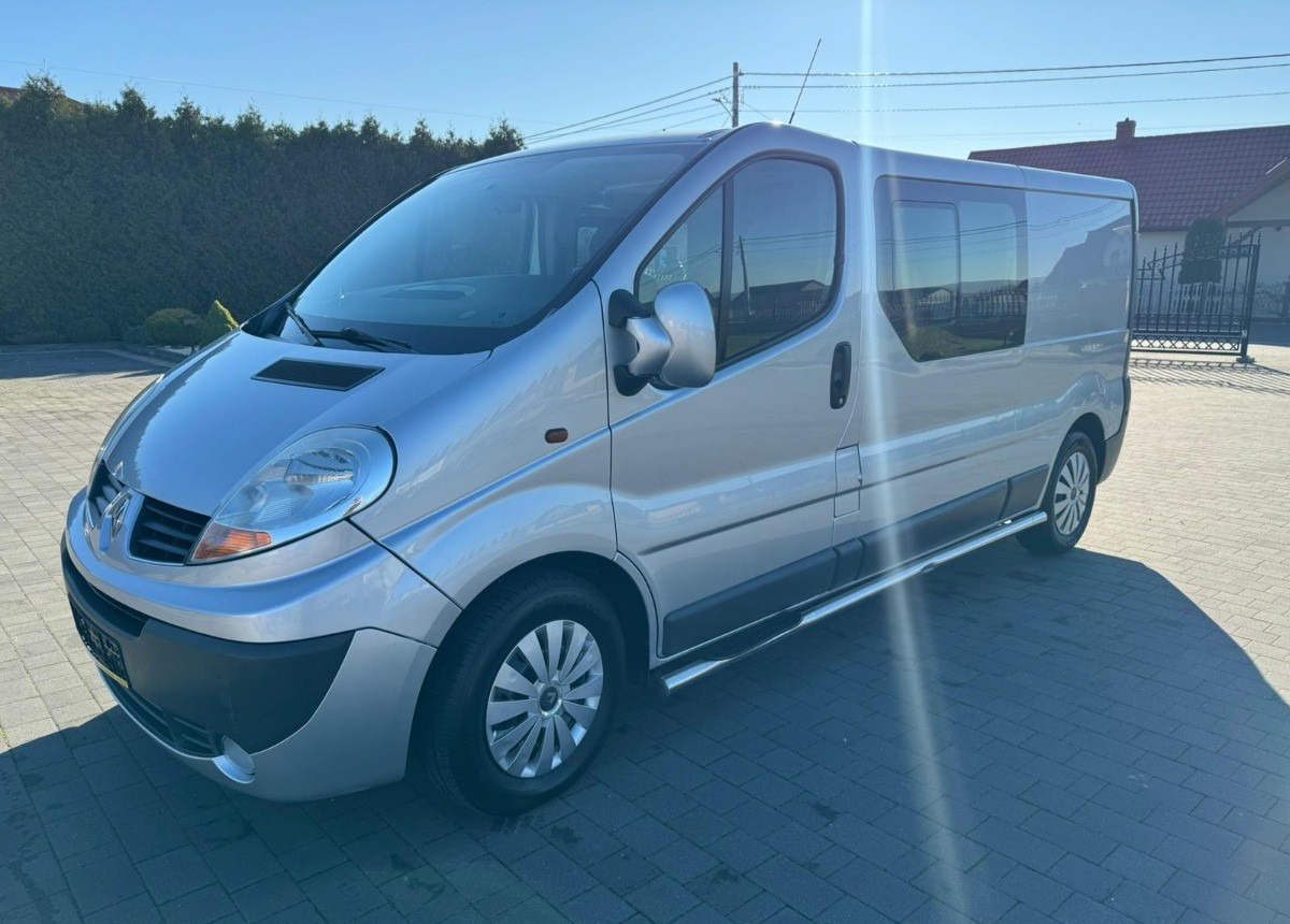 Renault Trafic 2.5 150ps 5- osobowy Doka Stan B. Dobry - Van kombi: gambar 1 Renault Trafic 2.5 150ps 5- osobowy Doka Stan B. Dobry - Van kombi: gambar 1