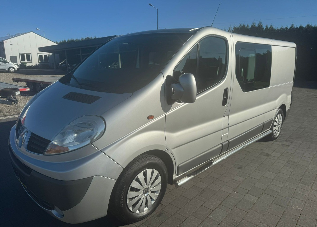 Renault Trafic 2.5 150ps 5- osobowy Doka Stan B. Dobry - Van kombi: gambar 5 Renault Trafic 2.5 150ps 5- osobowy Doka Stan B. Dobry - Van kombi: gambar 5