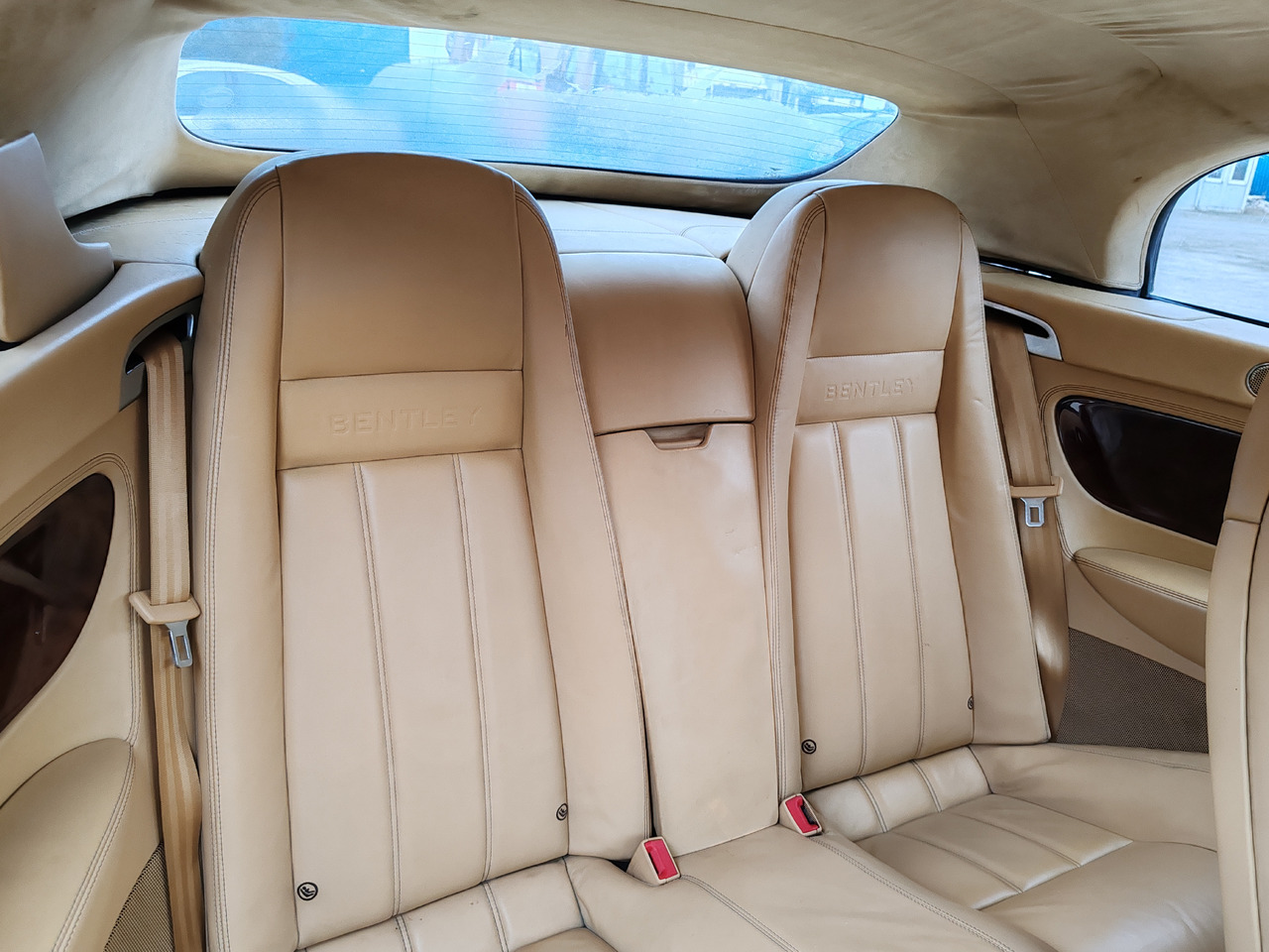 Mobil Bentley Continental GT Coupe Cabrio: gambar 10