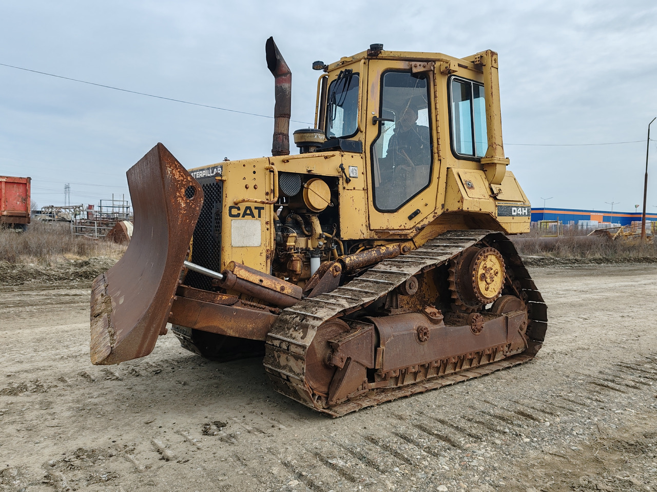 Caterpillar D4H - Bulldozer: gambar 1 Caterpillar D4H - Bulldozer: gambar 1