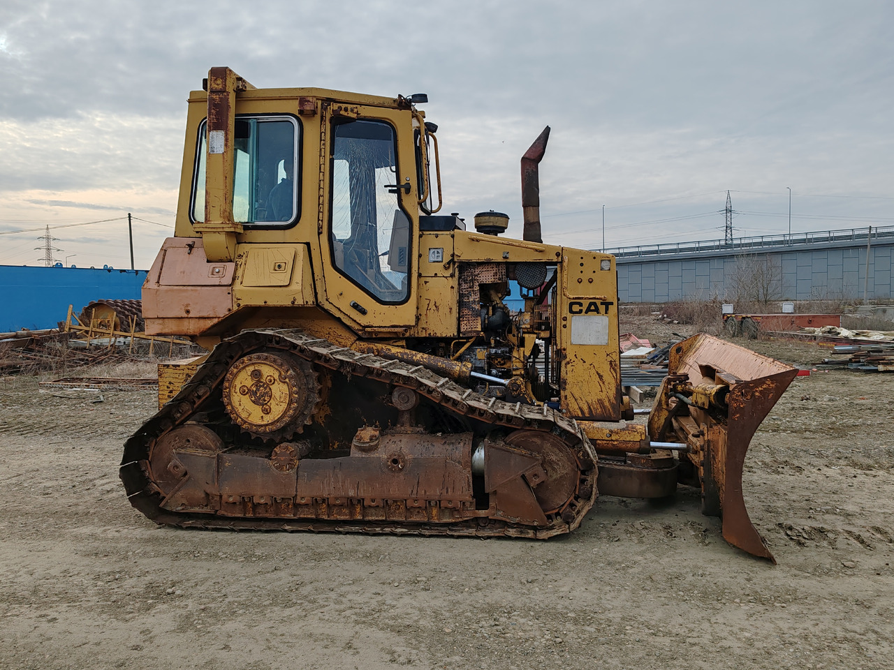 Caterpillar D4H - Bulldozer: gambar 4 Caterpillar D4H - Bulldozer: gambar 4