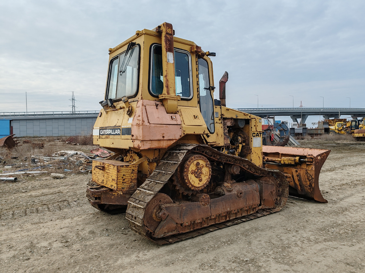 Caterpillar D4H - Bulldozer: gambar 5 Caterpillar D4H - Bulldozer: gambar 5