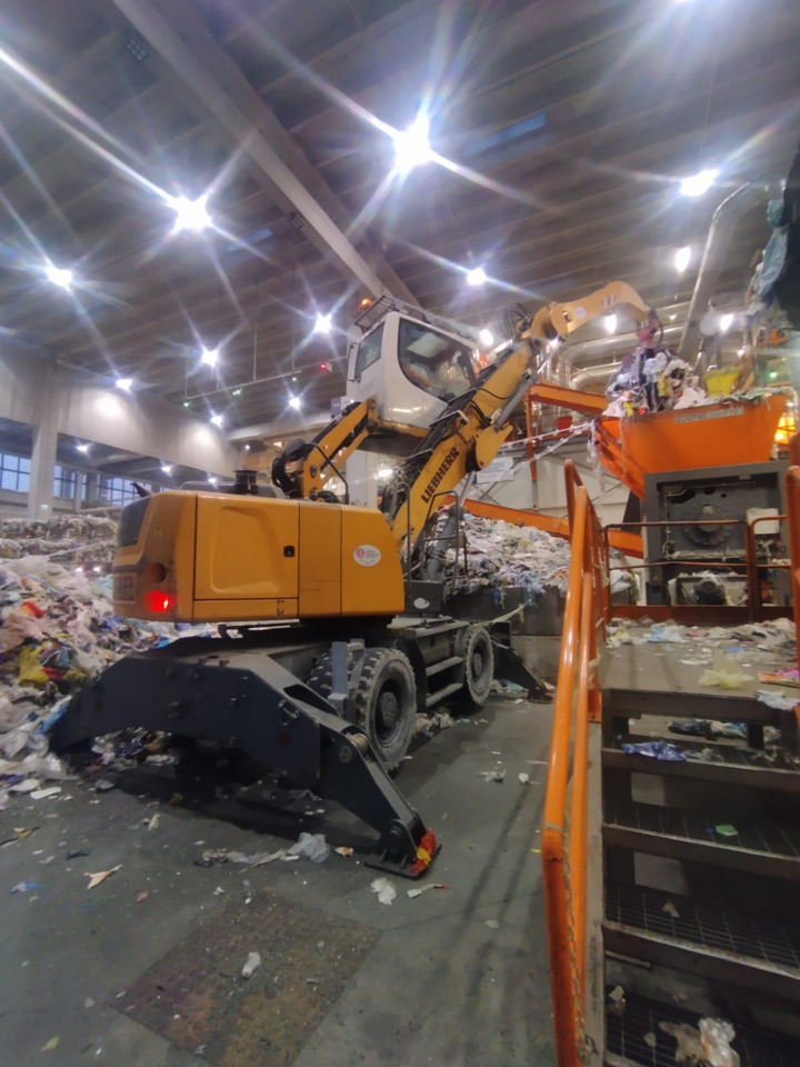 Liebherr LH22 M Litronic - Mesin pengisi: gambar 4 Liebherr LH22 M Litronic - Mesin pengisi: gambar 4