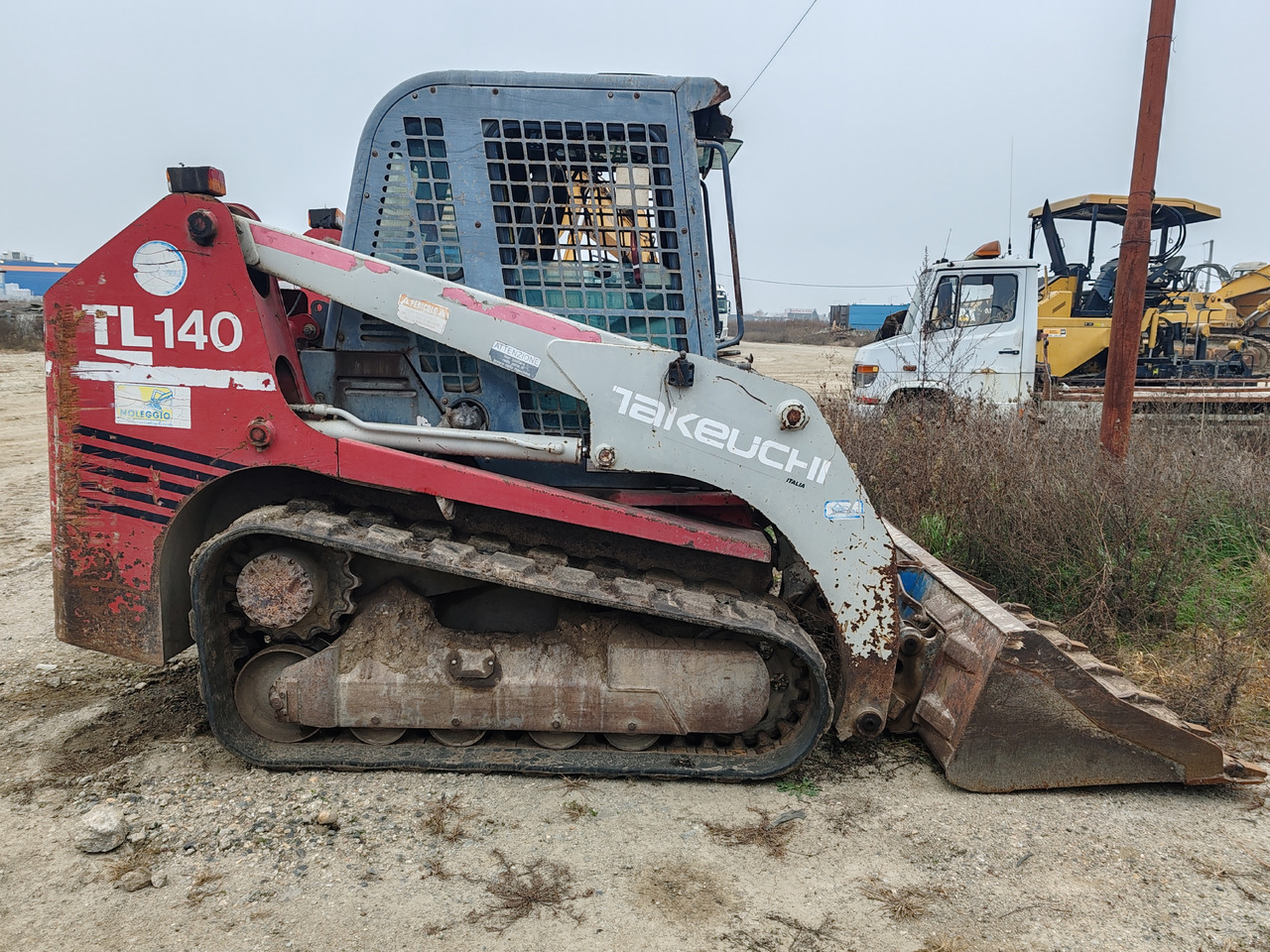 Takeuchi TL140 - Track loader yang ringkas: gambar 4 Takeuchi TL140 - Track loader yang ringkas: gambar 4
