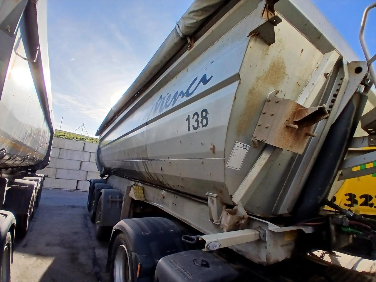 MENCI - Semi-trailer jungkit: gambar 4 MENCI - Semi-trailer jungkit: gambar 4