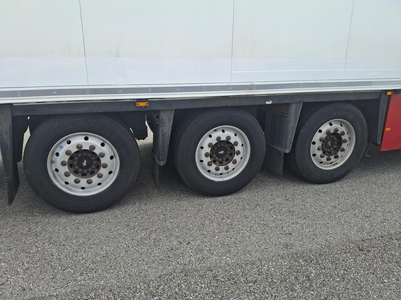 Shmitz - Semi-trailer: gambar 3 Shmitz - Semi-trailer: gambar 3