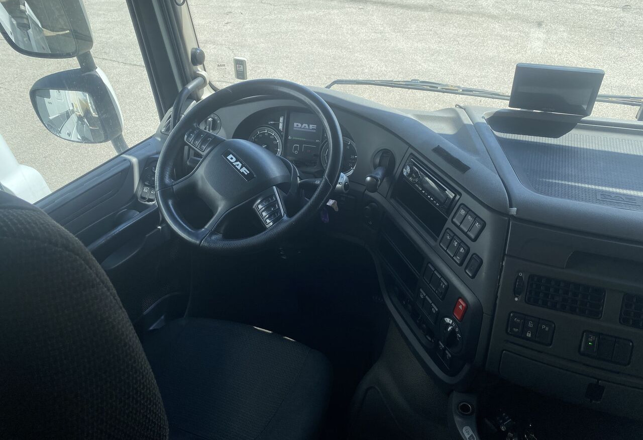 DAF - Tractor head: gambar 4 DAF - Tractor head: gambar 4