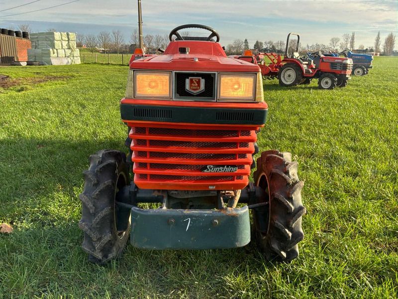 Kubota 0261 - Traktor: gambar 2 Kubota 0261 - Traktor: gambar 2