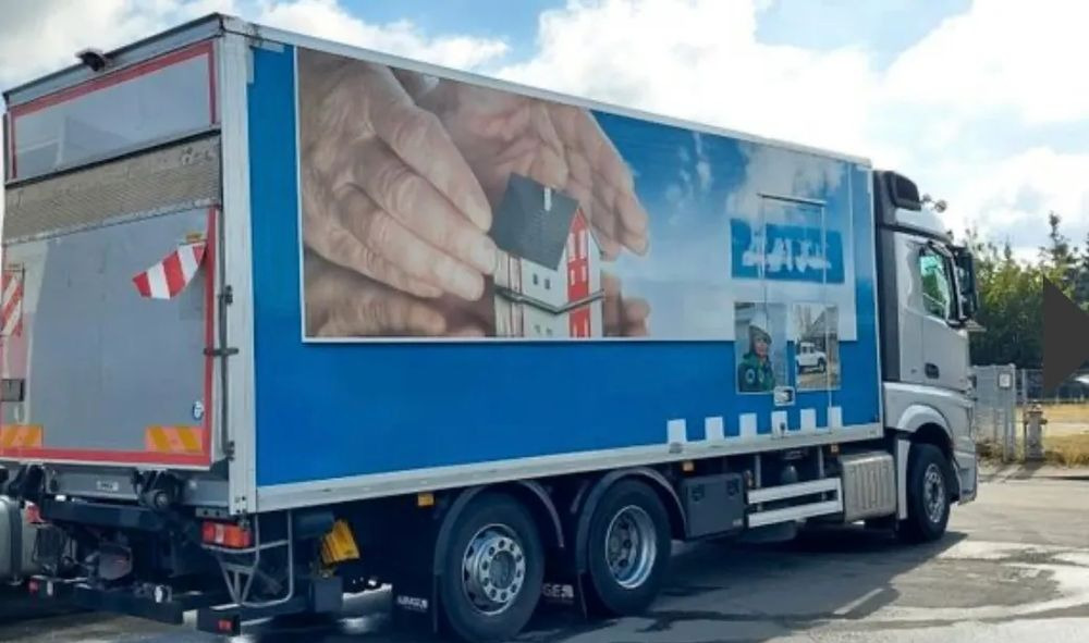 Mercedes-Benz ACTROS 2542 - Truk box: gambar 2 Mercedes-Benz ACTROS 2542 - Truk box: gambar 2