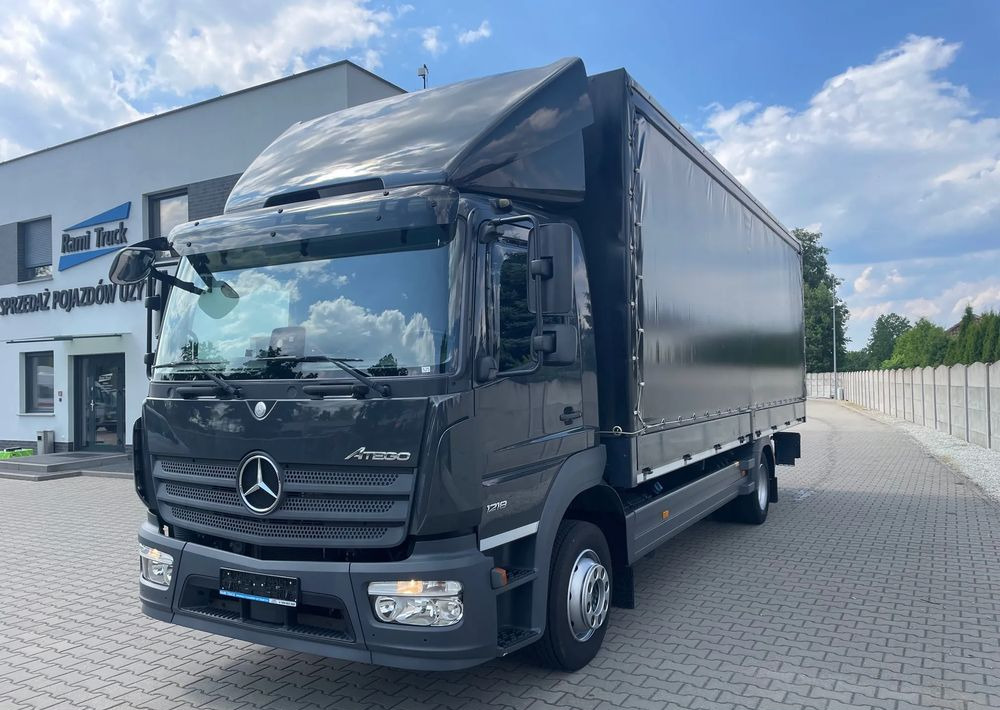 Mercedes-Benz ATEGO 1218 - Truk dengan terpal samping: gambar 1 Mercedes-Benz ATEGO 1218 - Truk dengan terpal samping: gambar 1
