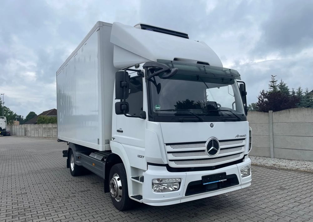 Mercedes-Benz ATEGO 1227 CHŁODNIA HAKOWA / HAKÓWKA - Truk berpendingin: gambar 3 Mercedes-Benz ATEGO 1227 CHŁODNIA HAKOWA / HAKÓWKA - Truk berpendingin: gambar 3