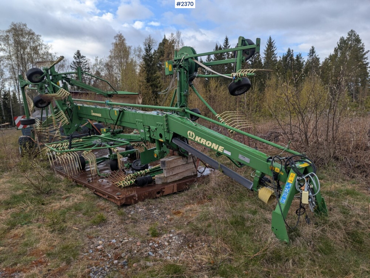 Peralatan untuk pembuatan jerami Rotary Rake Krone Swadro 1010: gambar 1