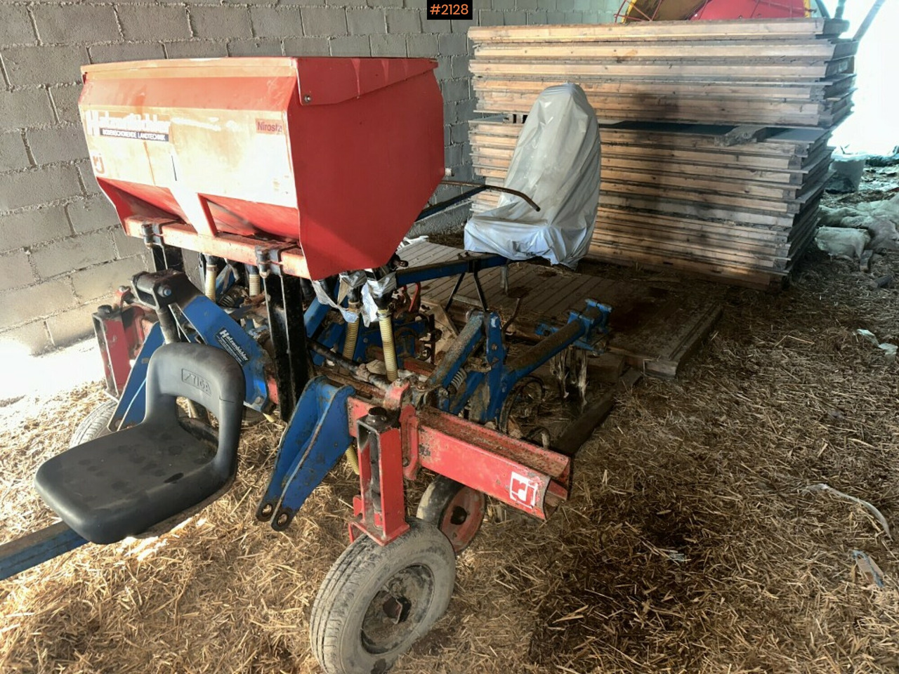 Row crop cleaner Hatzenbichler with fertilizer - Mesin pengolahan tanah: gambar 1 Row crop cleaner Hatzenbichler with fertilizer - Mesin pengolahan tanah: gambar 1