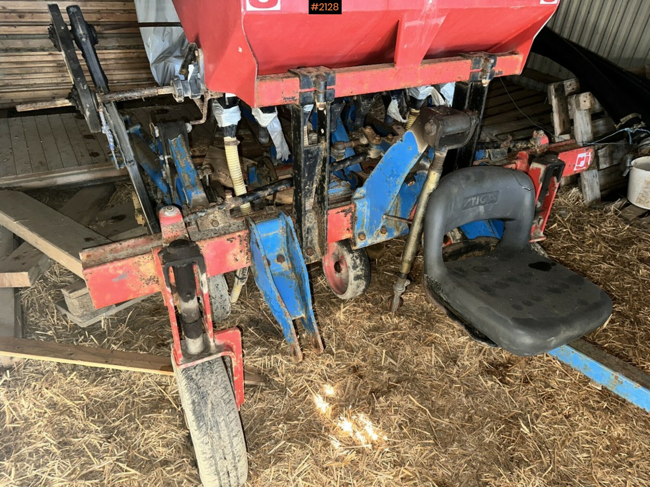 Row crop cleaner Hatzenbichler with fertilizer - Mesin pengolahan tanah: gambar 4 Row crop cleaner Hatzenbichler with fertilizer - Mesin pengolahan tanah: gambar 4
