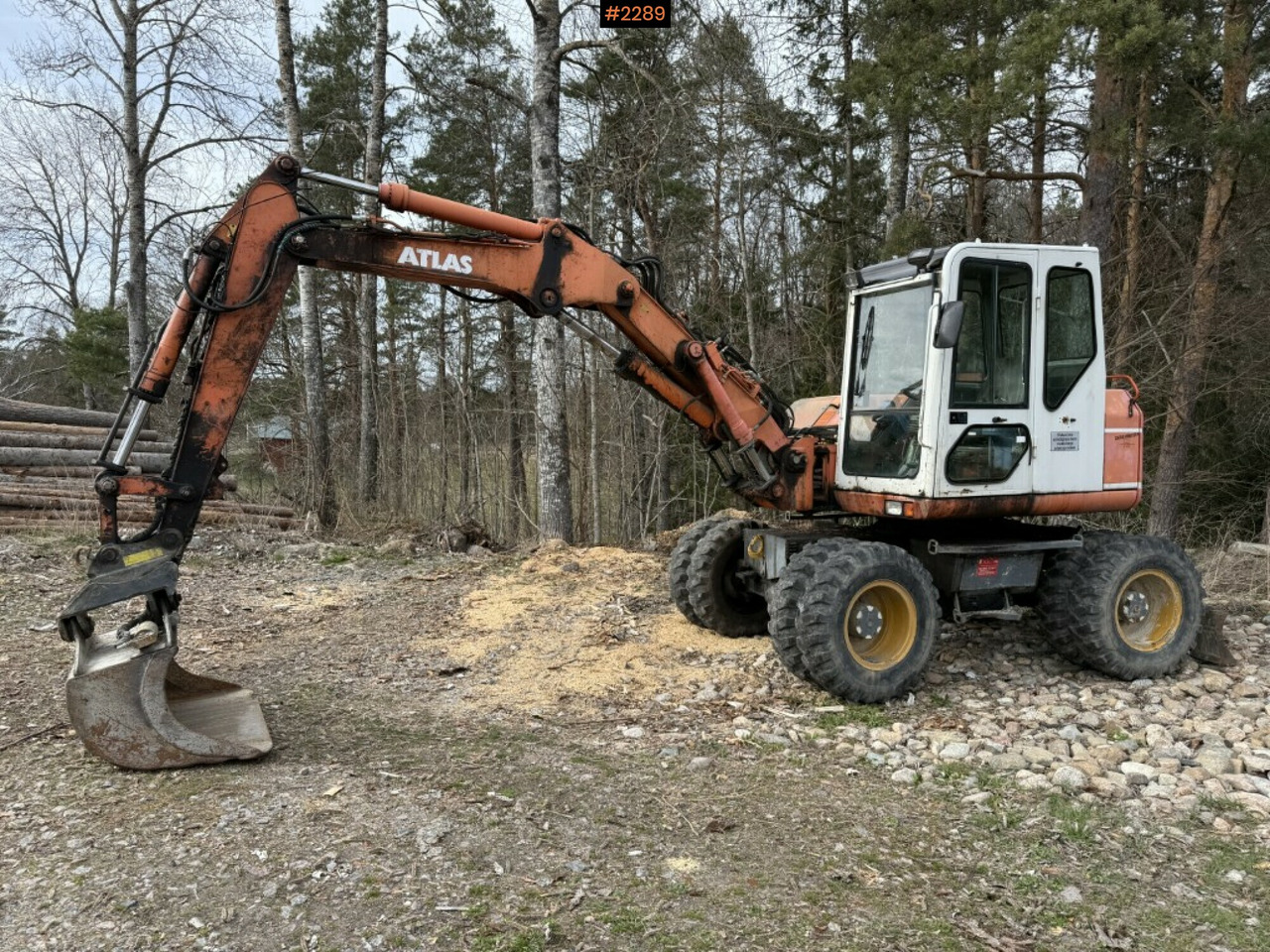 Ekskavator roda Wheeled excavator Atlas 1004 with attachments: gambar 7