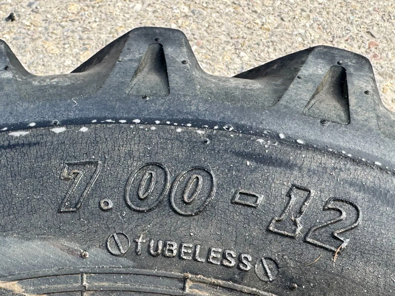 Giant Banden met velg 7.00-12 - Ban: gambar 3 Giant Banden met velg 7.00-12 - Ban: gambar 3