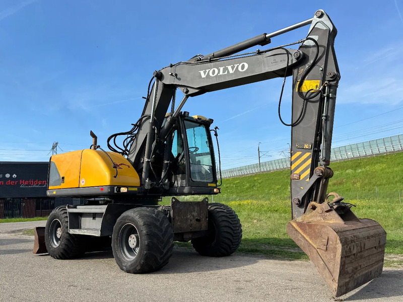 Volvo EW140 - Ekskavator roda: gambar 4 Volvo EW140 - Ekskavator roda: gambar 4