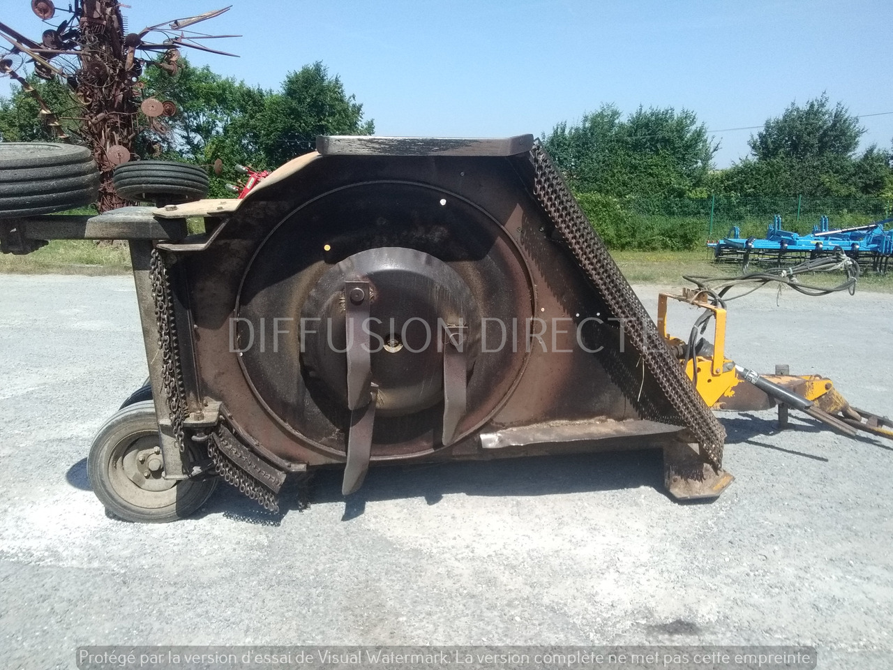 BOMFORD BROYEUR A AXE HORIZONTAL TRI WING 4600 - Mesin pemotong rumput: gambar 4 BOMFORD BROYEUR A AXE HORIZONTAL TRI WING 4600 - Mesin pemotong rumput: gambar 4