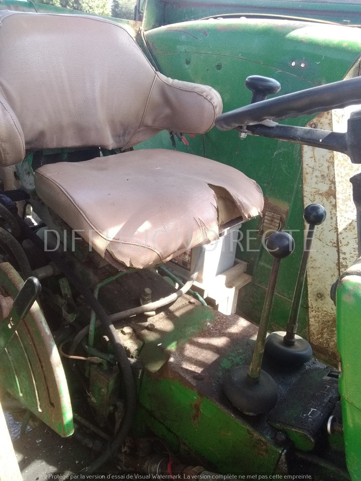 JOHN DEERE TRACTEUR 1120 - Traktor: gambar 3 JOHN DEERE TRACTEUR 1120 - Traktor: gambar 3