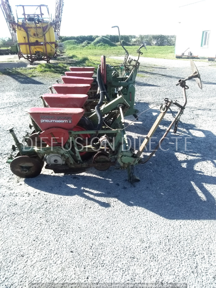 NODET SEMOIR MONOGRAINE PN II - Penabur presisi: gambar 4 NODET SEMOIR MONOGRAINE PN II - Penabur presisi: gambar 4