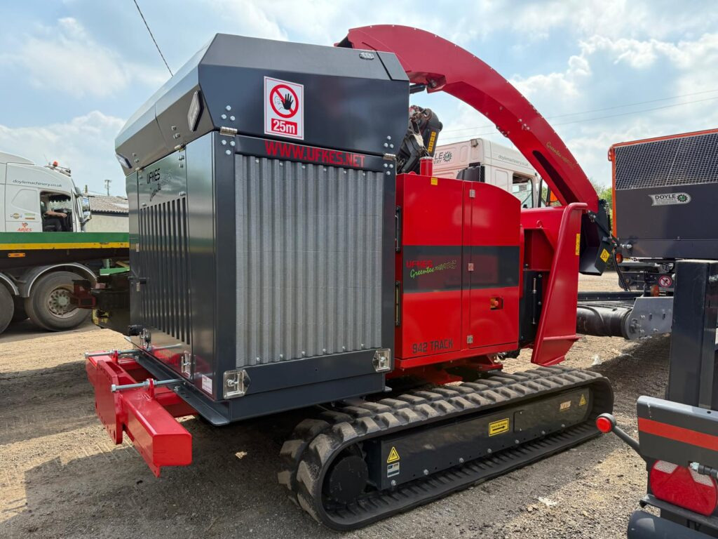 UFKES 942 Chipper - Pemotong kayu: gambar 1 UFKES 942 Chipper - Pemotong kayu: gambar 1