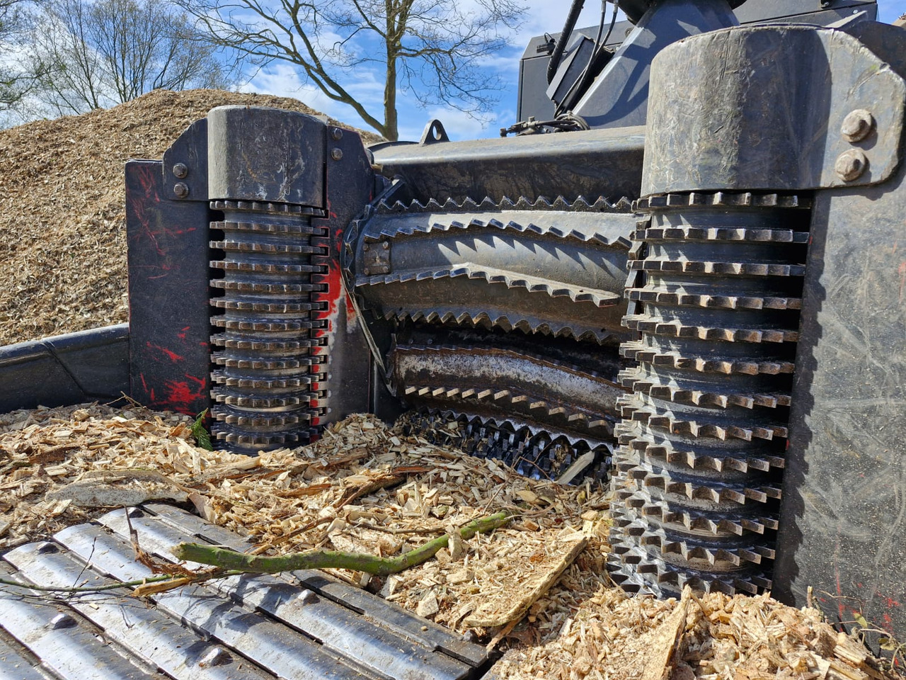 UFKES Greentec 962 Tracked Chipper - Pemotong kayu: gambar 3 UFKES Greentec 962 Tracked Chipper - Pemotong kayu: gambar 3