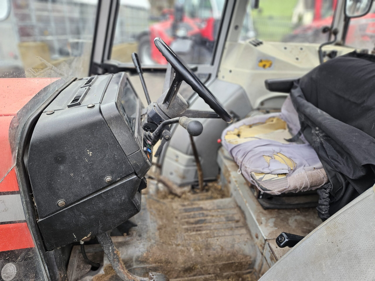 Traktor 1993 MF 390T 4wd tractor, good off farm condition: gambar 6