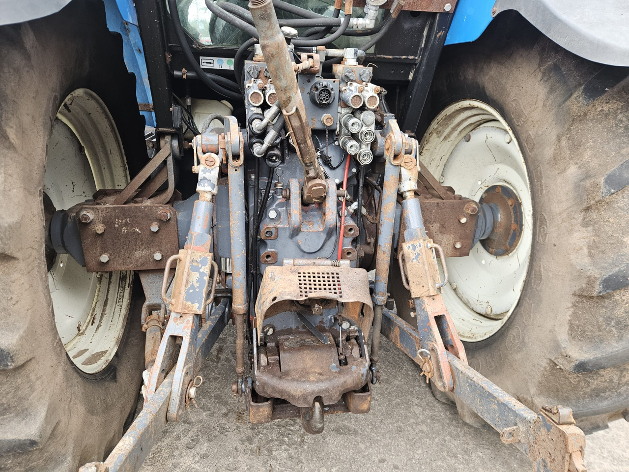 1997 New Holland 8360 - Traktor: gambar 4 1997 New Holland 8360 - Traktor: gambar 4